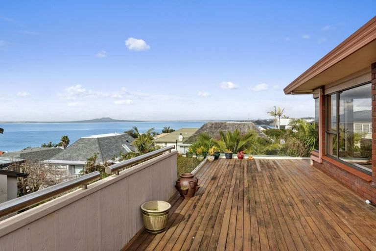 Photo of property in 31 Ridge Road, Waiake, Auckland, 0630