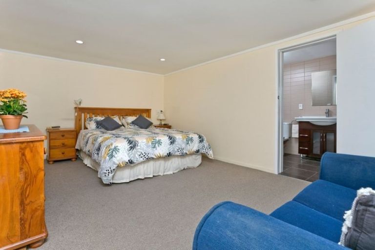 Photo of property in 86 Carlisle Road, Browns Bay, Auckland, 0632