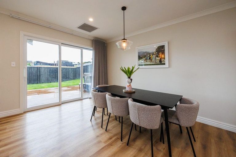 Photo of property in 44 Vaucluse Heights, Fitzherbert, Palmerston North, 4410