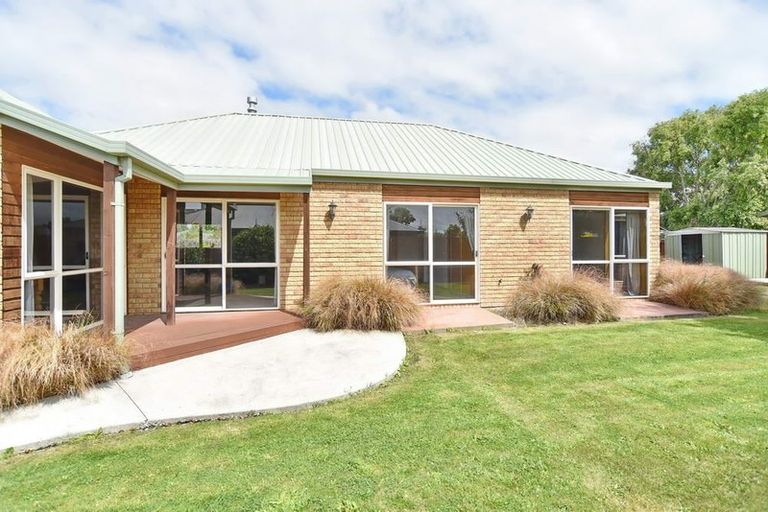 Photo of property in 13 Kowhai Avenue, Rangiora, 7400