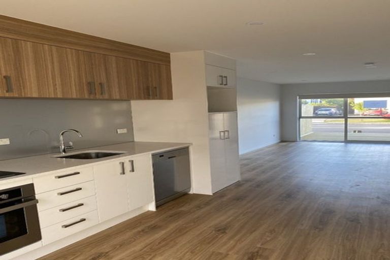 Photo of property in 2d Cockayne Crescent, Sunnynook, Auckland, 0620