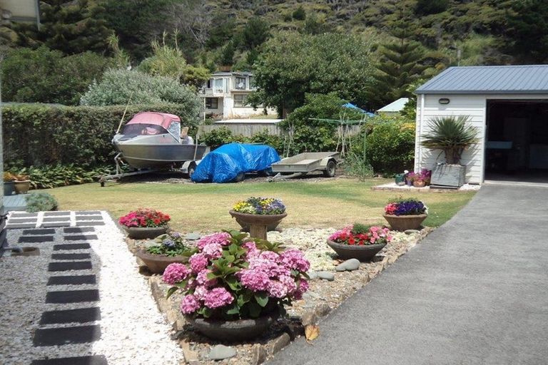 Photo of property in 4 Centreway Road, Port Waikato, Tuakau, 2695