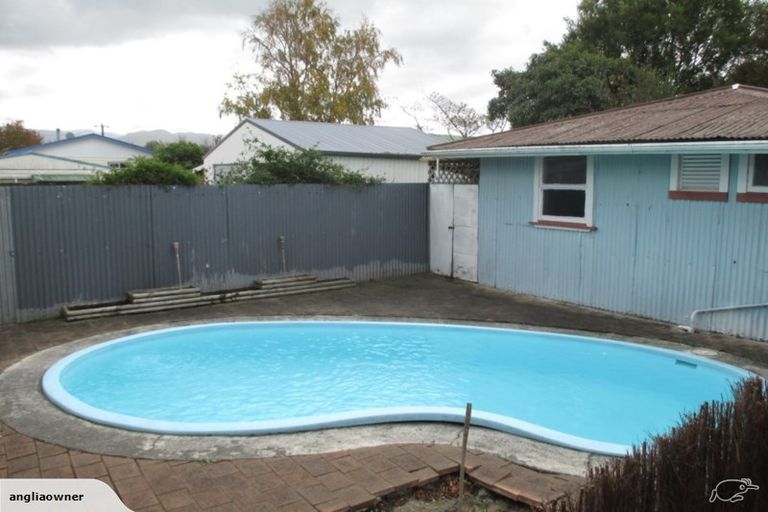 Photo of property in 5 Diamond Street, Carterton, 5713