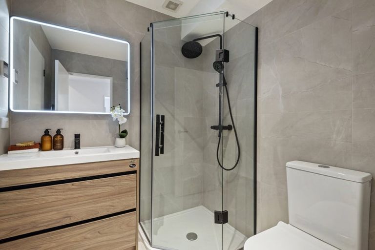 Photo of property in 11a Dianthus Place, Browns Bay, Auckland, 0630