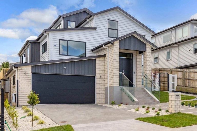 Photo of property in 30 Colliston Rise, Pinehill, Auckland, 0632