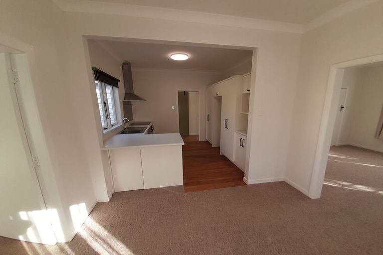 Photo of property in 30 Oxford Street, Fairfield, Hamilton, 3214