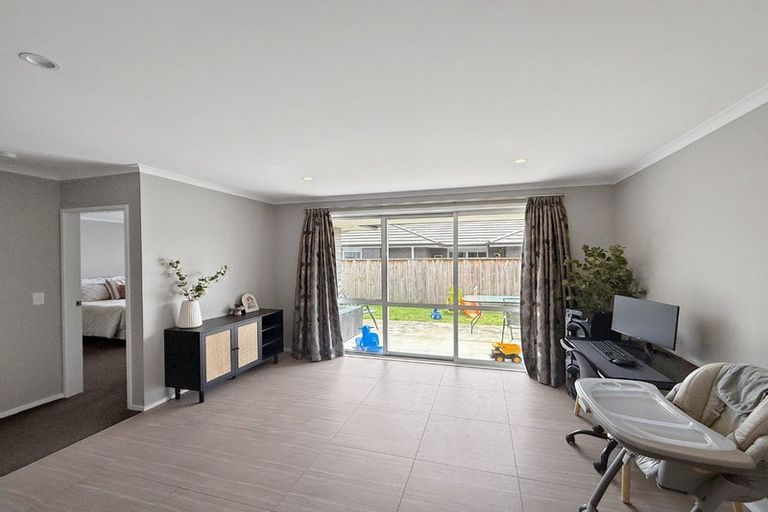 Photo of property in 17 Poulson Grove, Trentham, Upper Hutt, 5018