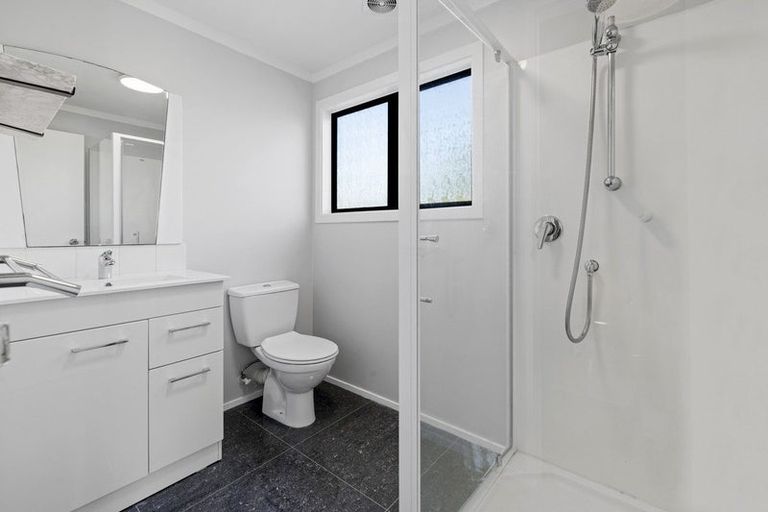 Photo of property in 2/8 Leven Lane, Totara Heights, Auckland, 2105