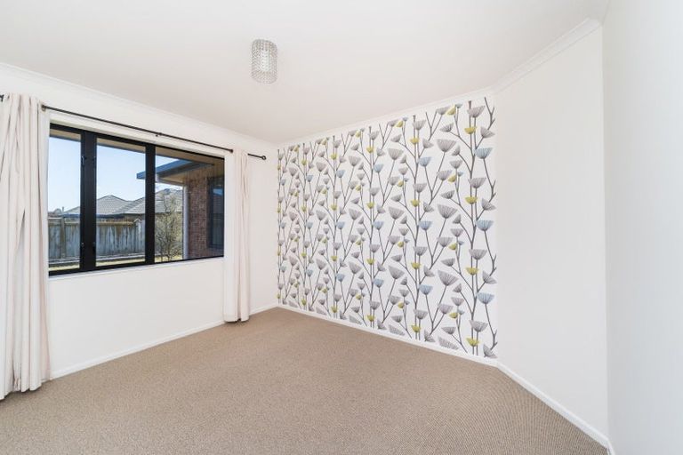 Photo of property in 15 Orlando Way, Kelvin Grove, Palmerston North, 4414