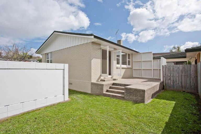 Photo of property in 31 Nutsey Avenue, Northcote, Auckland, 0627