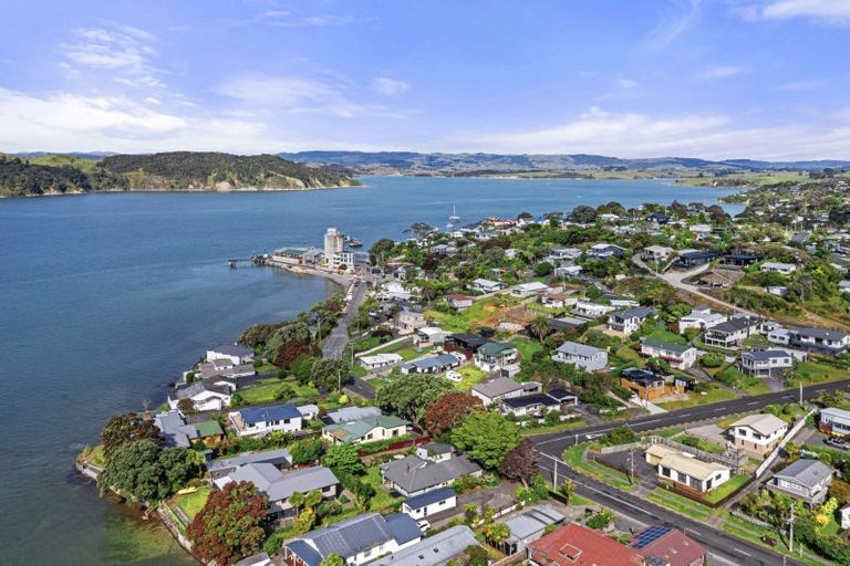 Photo of property in 51 Wallis Street, Raglan, 3225