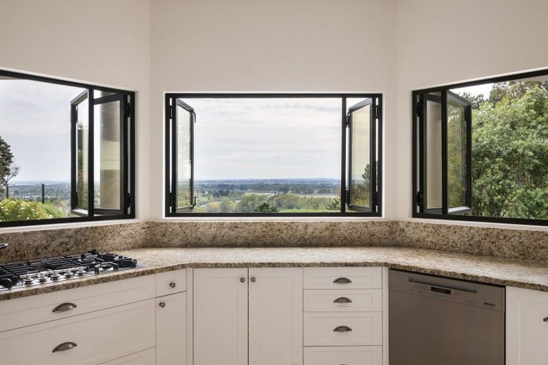 Photo of property in 70 Waicola Drive, Fitzherbert, Palmerston North, 4471