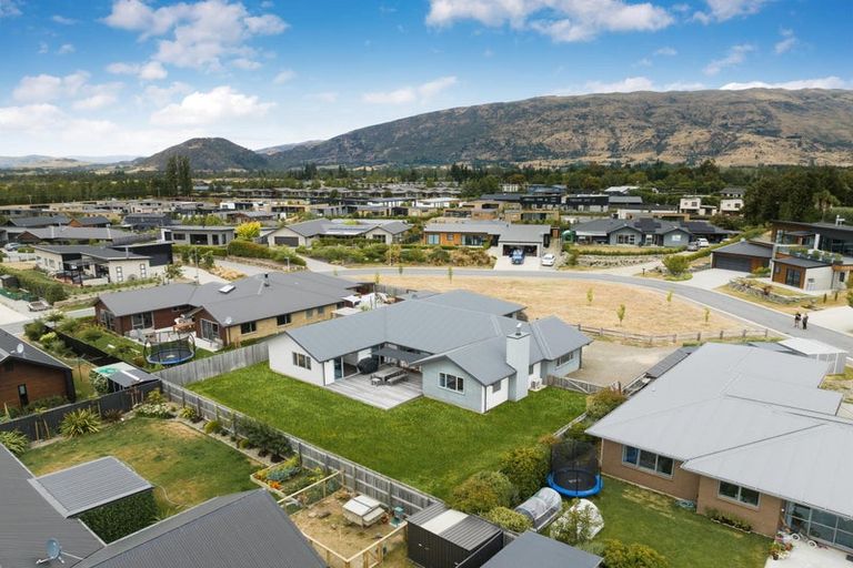 Photo of property in 5 Turnbull Crescent, Wanaka, 9305
