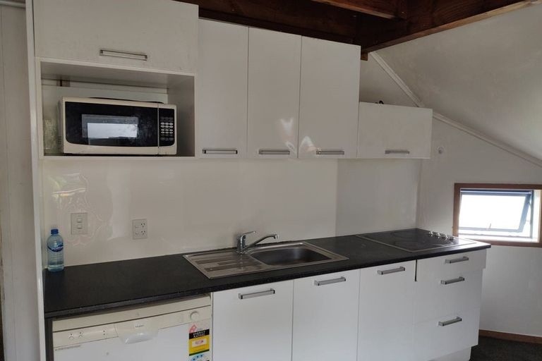 Photo of property in 1/50 Onewa Road, Northcote Point, Auckland, 0627