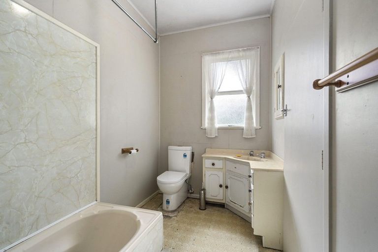 Photo of property in 3 Panama Street, Martinborough, 5711