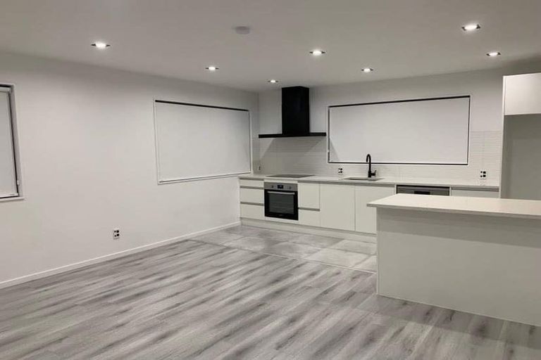 Photo of property in 8 Caribbean Drive, Unsworth Heights, Auckland, 0632