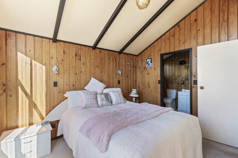 Photo of property in 19 Caledonia Place, Highlands Park, New Plymouth, 4312