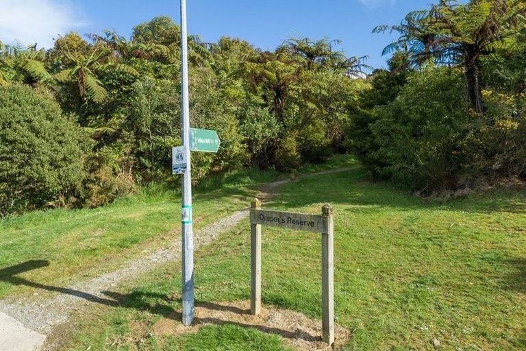 Photo of property in 4 Panorama Grove, Harbour View, Lower Hutt, 5010