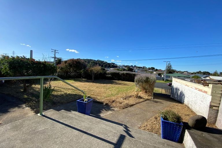 Photo of property in 23 Paritutu Road, Spotswood, New Plymouth, 4310