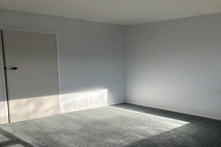 Photo of property in 124 Taylor Terrace, Tawa, Wellington, 5028