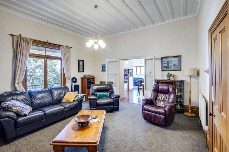 Photo of property in 2 Cobden Crescent, Bluff Hill, Napier, 4110