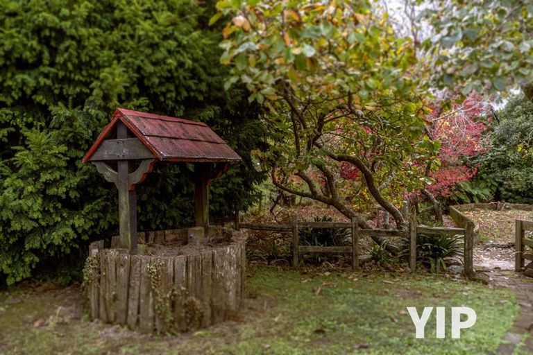 Photo of property in 6 Lyndhurst Road, Tawa, Wellington, 5028