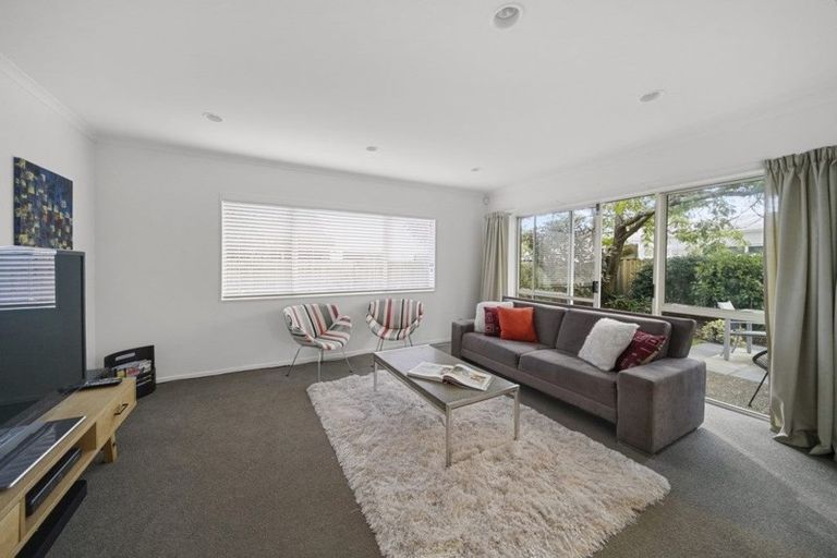 Photo of property in 2/17 Headcorn Place, Botany Downs, Auckland, 2010