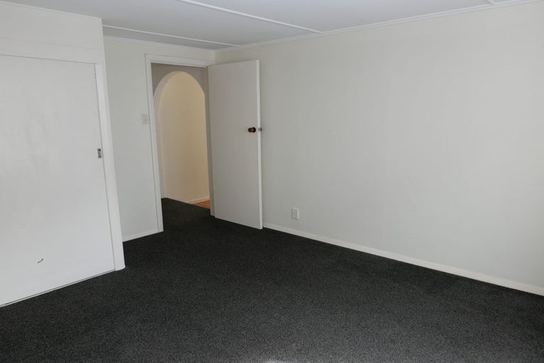 Photo of property in 16 Kotare Street, Waikanae, 5036