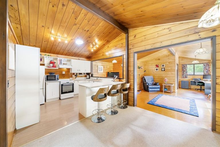 Photo of property in 135 Plateau Road, Te Marua, Upper Hutt, 5018