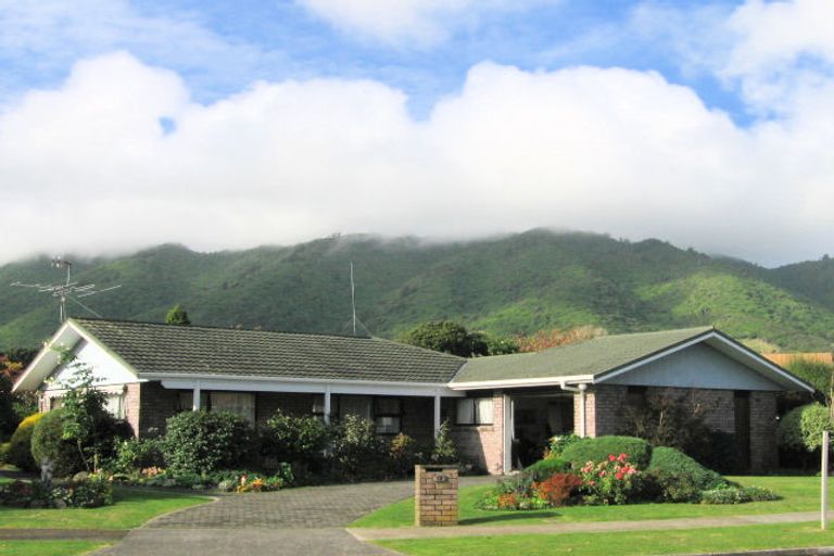 Photo of property in 13 Awanui Drive, Waikanae, 5036