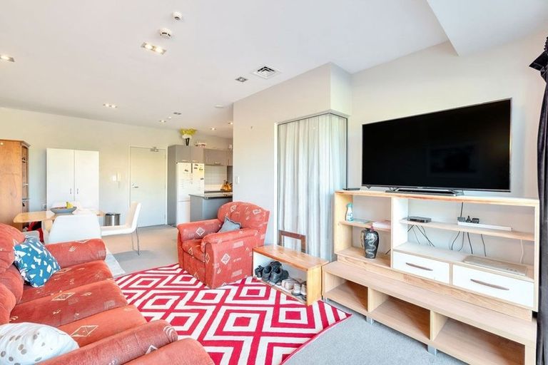 Photo of property in Shoal Haven Apartments, 206a/130 Anzac Street, Takapuna, Auckland, 0622