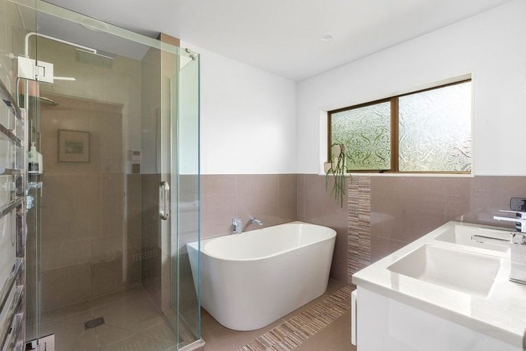 Photo of property in 1 John Dee Crescent, Red Beach, 0932