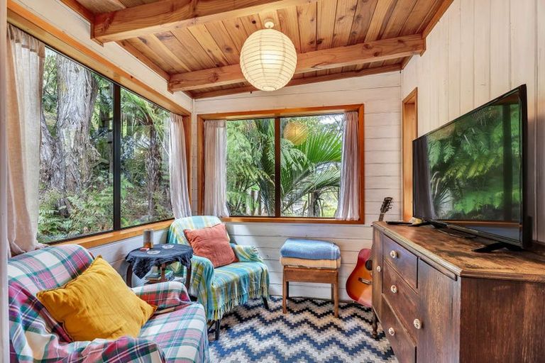 Photo of property in 5b Pohutukawa Grove, Whitianga, 3510