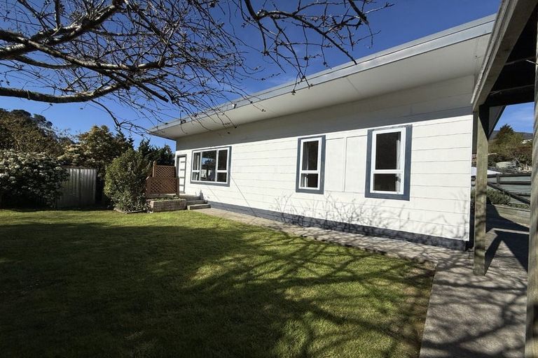 Photo of property in 6 Cornwall Street, Picton, 7220