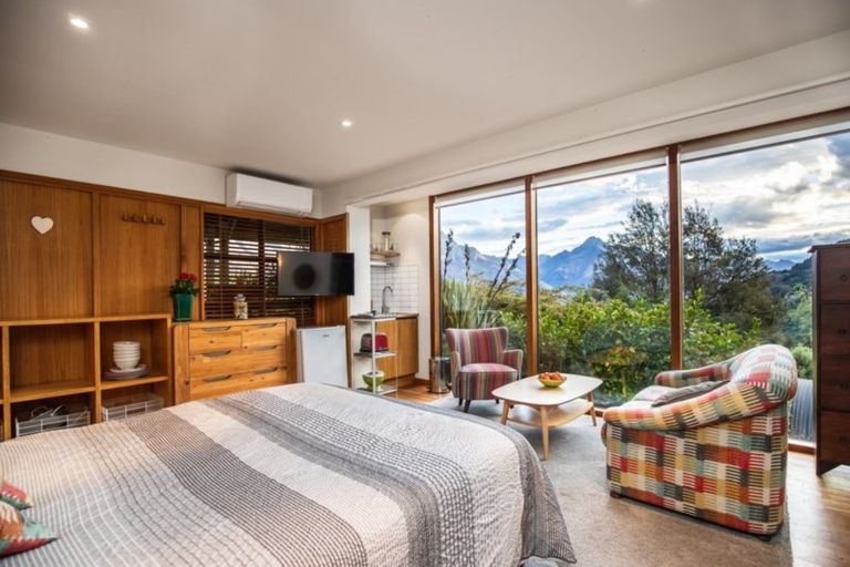 Photo of property in 18 Mckerrow Place, Sunshine Bay, Queenstown, 9300