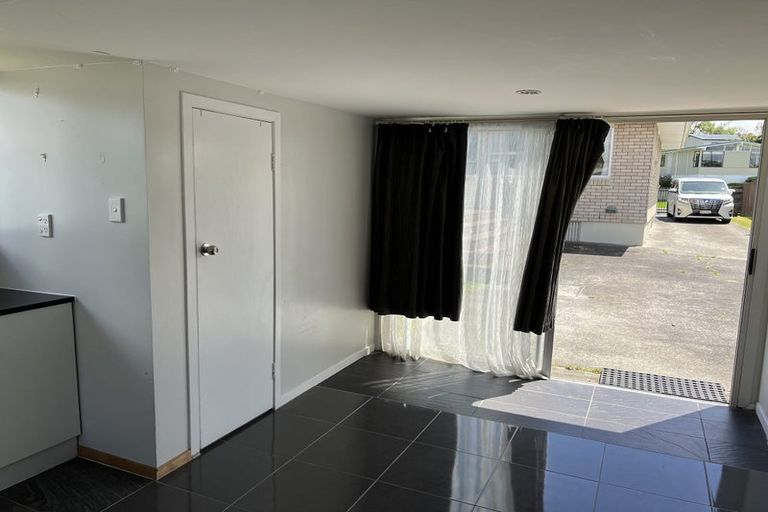 Photo of property in 41 Thornlow Street, Glendene, Auckland, 0602