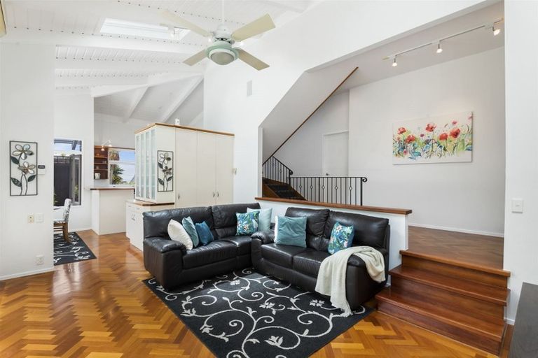 Photo of property in 3/130 Beach Road, Castor Bay, Auckland, 0620