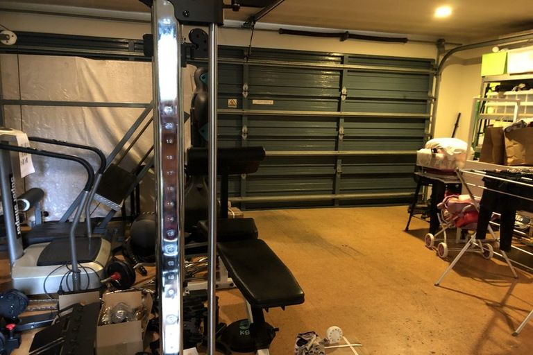 Photo of property in 1/5 Carole Crescent, Pakuranga, Auckland, 2010