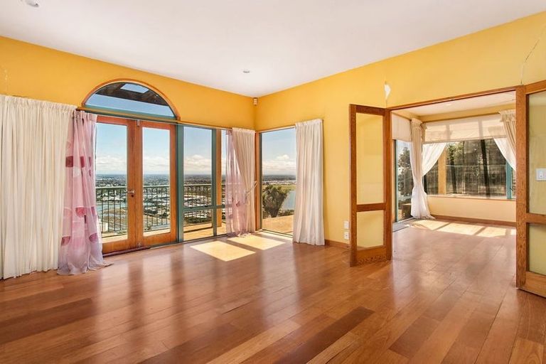 Photo of property in 5 Hatherly Lane, Mount Pleasant, Christchurch, 8081