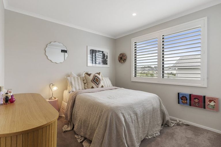 Photo of property in 20 Taikura Avenue, Red Beach, 0932