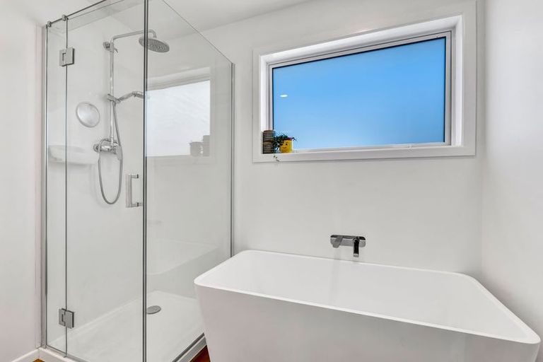 Photo of property in 185 Mangorei Road, Merrilands, New Plymouth, 4312