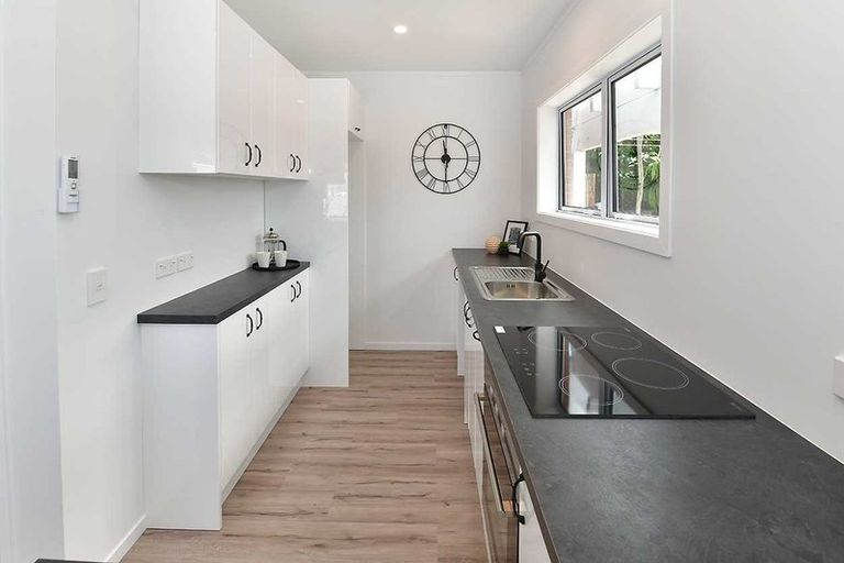 Photo of property in 1/70 Florence Avenue, Orewa, 0931