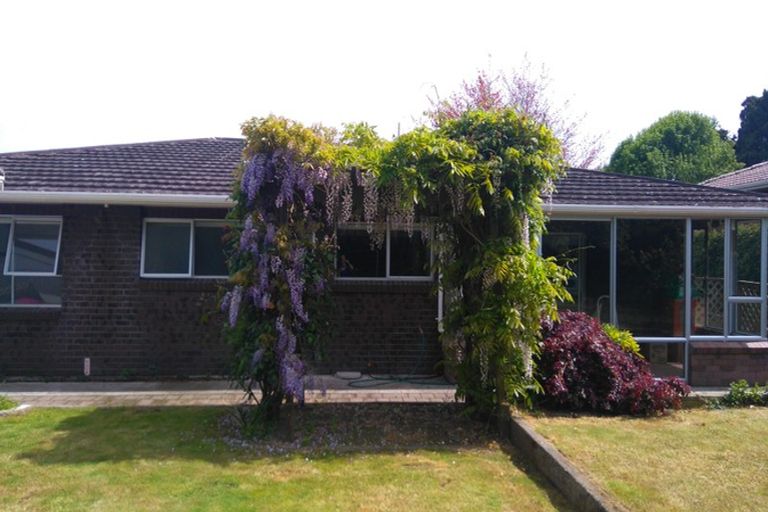 Photo of property in 11 Walton Avenue, Waikanae, 5036