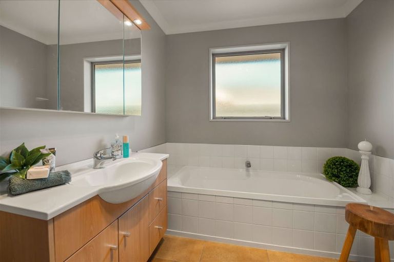 Photo of property in 52 Skyedale Drive, Harewood, Christchurch, 8051