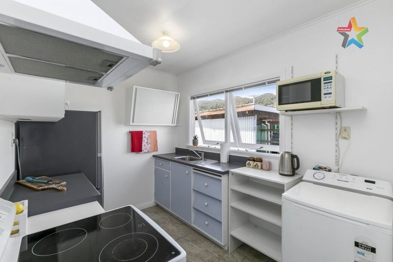 Photo of property in 1/1079 High Street, Taita, Lower Hutt, 5011