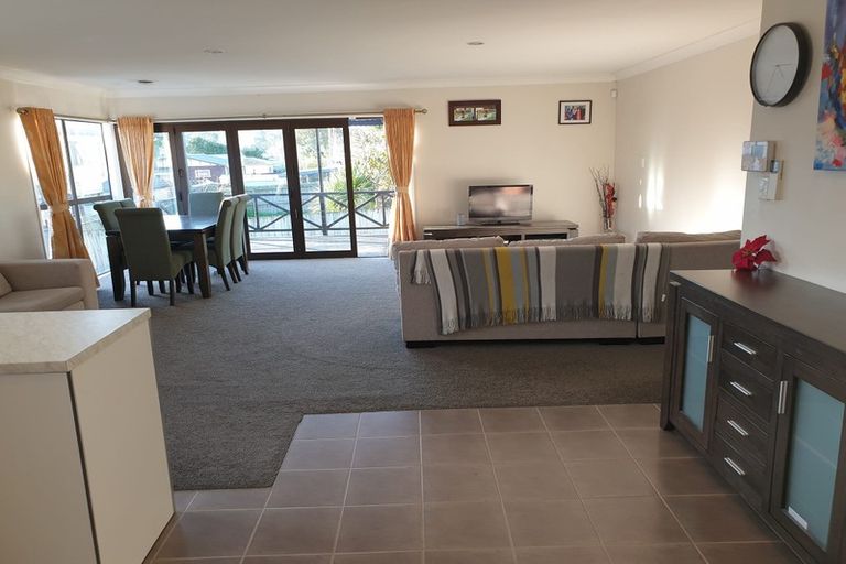 Photo of property in 1 Harrington Road, Henderson, Auckland, 0610