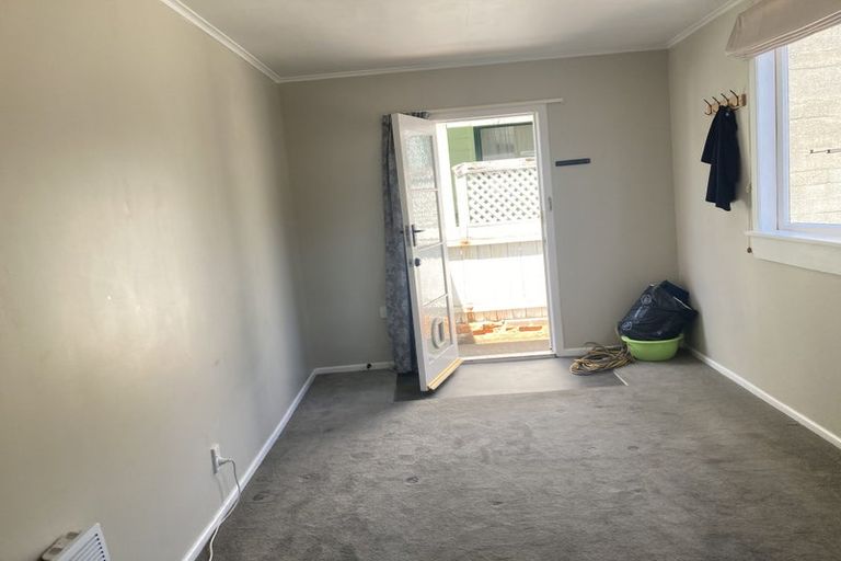 Photo of property in 108 Onepu Road, Lyall Bay, Wellington, 6022