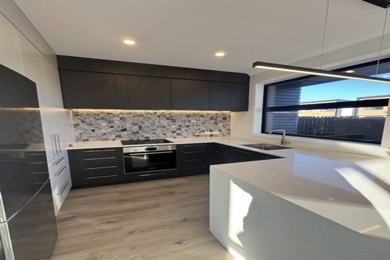 Photo of property in 8/666 Swanson Road, Swanson, Auckland, 0612