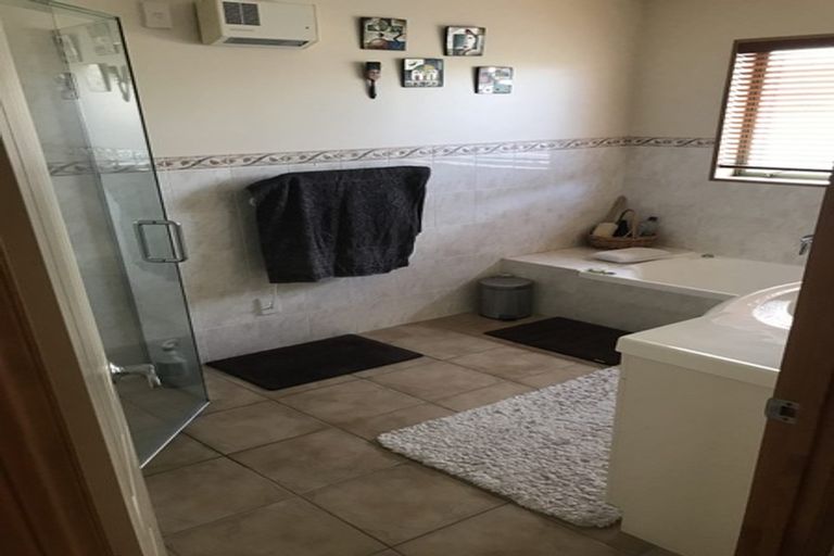 Photo of property in 6 Doneraille Place, Bethlehem, Tauranga, 3110