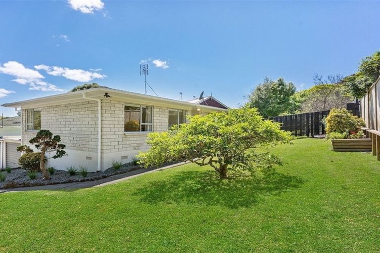 Photo of property in 2/79 Moore Street, Hillcrest, Auckland, 0627